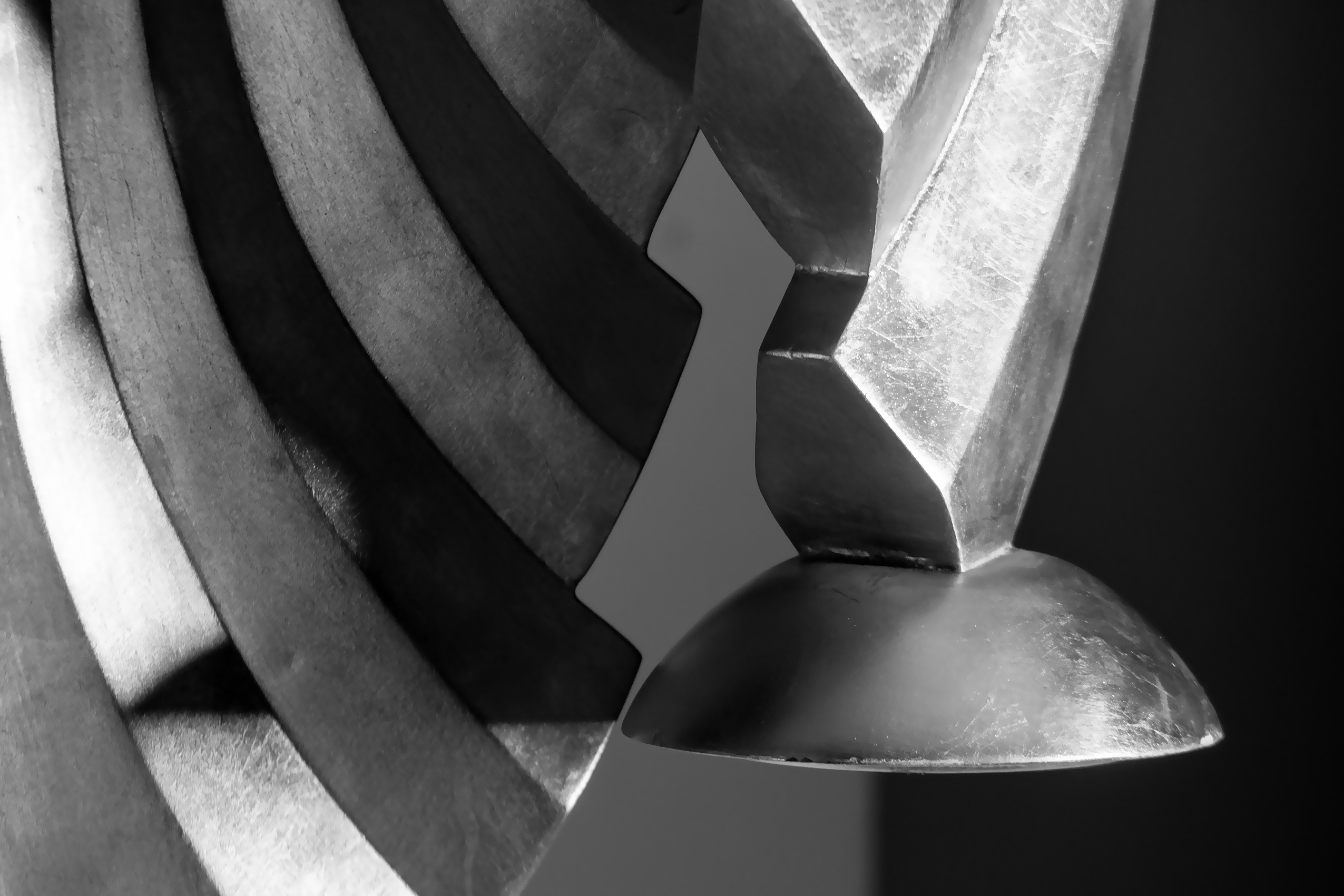 Monochrome Curves & Angles